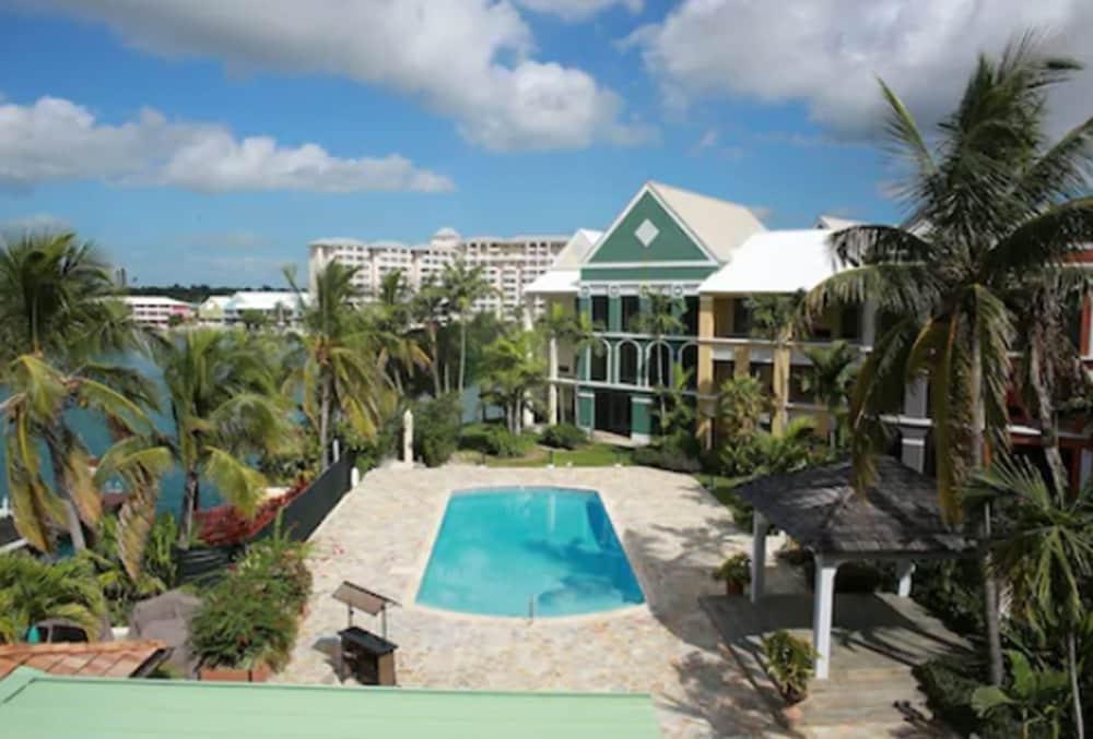 Pelican Bay Hotel Freeport Exterior photo